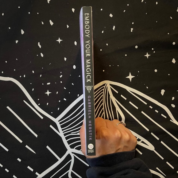 Embody Your Magick 

A Guided Journal for the Modern Witch

By Gabriela Herstik - Picture 2 of 3